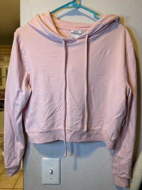 Good American Light Pink Cropped Hoodie with Drawstring